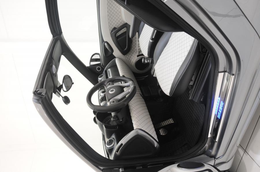 Интерьер Smart ForTwo Ultimate Style by Brabus 2011 года  (фото 10 из 19)